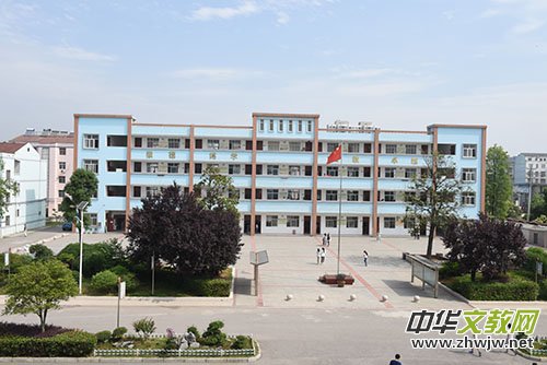 盡享多彩陽光 奏響快樂樂章 盡享多彩陽光 奏響快樂樂章