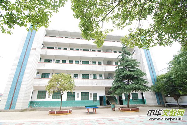 打造校園文化品牌 創(chuàng)設良好育人環(huán)境 打造校園文化品牌 創(chuàng)設良好育人環(huán)境