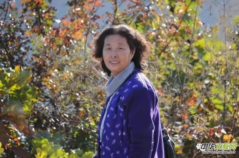 大年初一花兒插滿頭 大年初一花兒插滿頭
