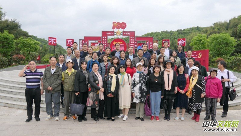 中國文藝名家“品讀大美贛鄱 放歌萬年石鎮(zhèn)”采風系列活動舉辦 中國文藝名家“品讀大美贛鄱 放歌萬年石鎮(zhèn)”采風系列活動舉辦