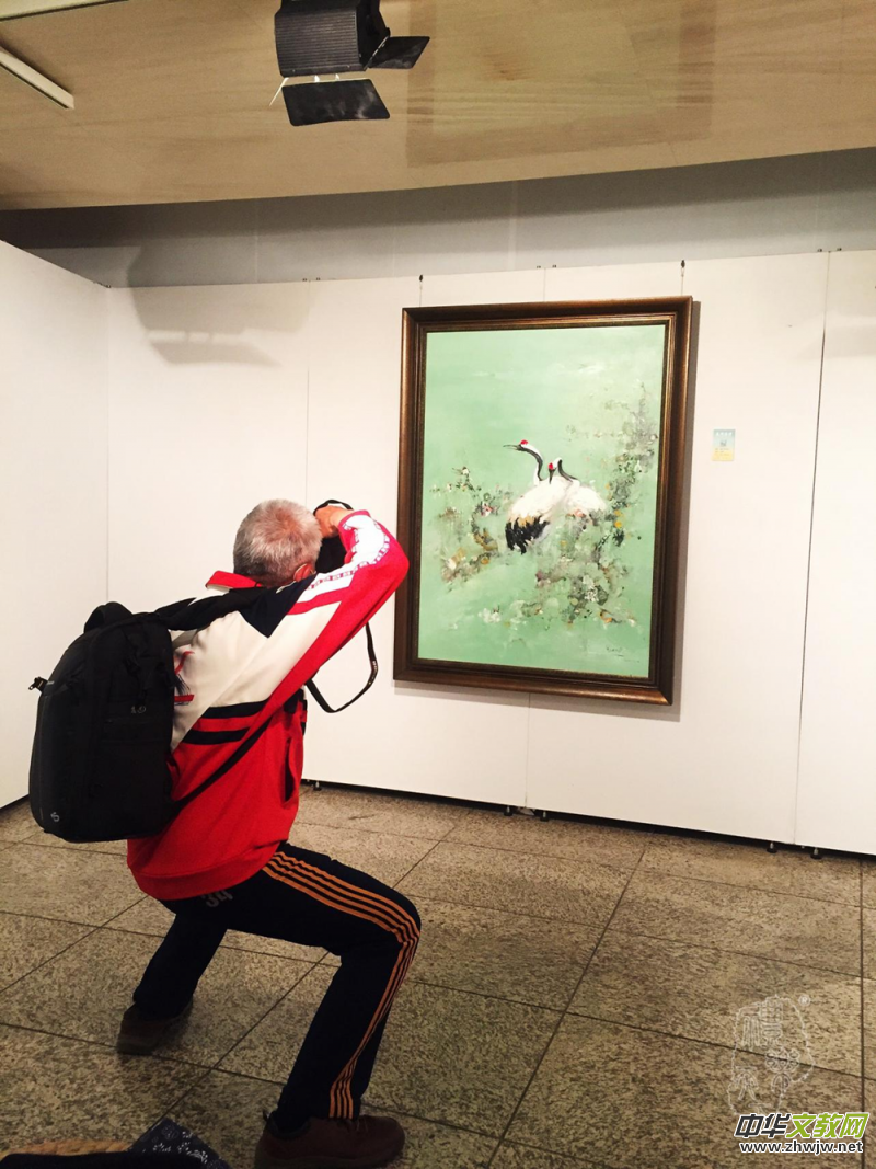 《蓮開(kāi)盛世》王國(guó)平禪境油畫(huà)展5月1日在中華世紀(jì)壇開(kāi)幕 《蓮開(kāi)盛世》王國(guó)平禪境油畫(huà)展5月1日在中華世紀(jì)壇開(kāi)幕