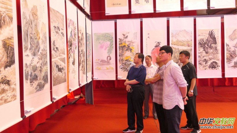任家莊:小山村舉辦全球善文化書畫展 任家莊:小山村舉辦全球善文化書畫展