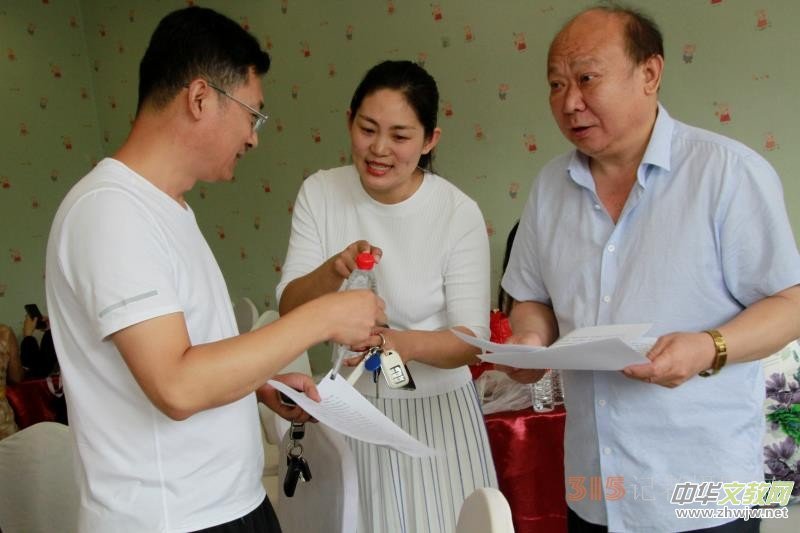 河北遵化作家協(xié)會召開崔捘田徐曉東二位作家新書發(fā)布會 河北遵化作家協(xié)會召開崔捘田徐曉東二位作家新書發(fā)布會