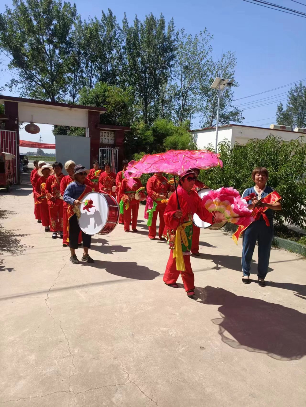 正念正心國(guó)學(xué)文化研究院傳統(tǒng)文化學(xué)研中心到逍遙鎮(zhèn)敬老院進(jìn)行慰問 正念正心國(guó)學(xué)文化研究院傳統(tǒng)文化學(xué)研中心到逍遙鎮(zhèn)敬老院進(jìn)行慰問