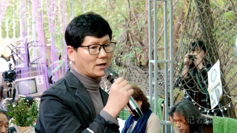 藍(lán)色老虎之聲:詩人藝術(shù)家紀(jì)念于貞志朗誦會(huì)在京舉辦 藍(lán)色老虎之聲:詩人藝術(shù)家紀(jì)念于貞志朗誦會(huì)在京舉辦