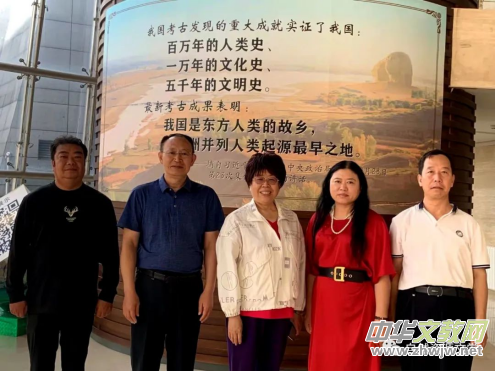 周習(xí)紀(jì)實(shí)文學(xué)《碧海金灘北戴河》出版發(fā)行 周習(xí)紀(jì)實(shí)文學(xué)《碧海金灘北戴河》出版發(fā)行
