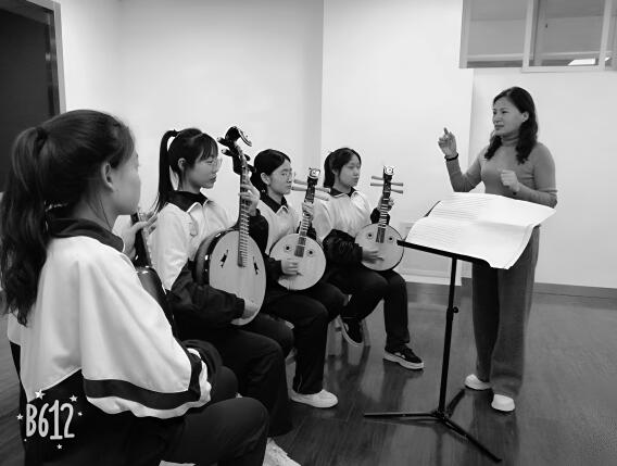 在高中民樂社團中提高學(xué)生音樂學(xué)科素養(yǎng)的研究 在高中民樂社團中提高學(xué)生音樂學(xué)科素養(yǎng)的研究