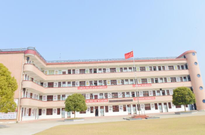 加強(qiáng)學(xué)校管理 構(gòu)建和諧校園 加強(qiáng)學(xué)校管理 構(gòu)建和諧校園