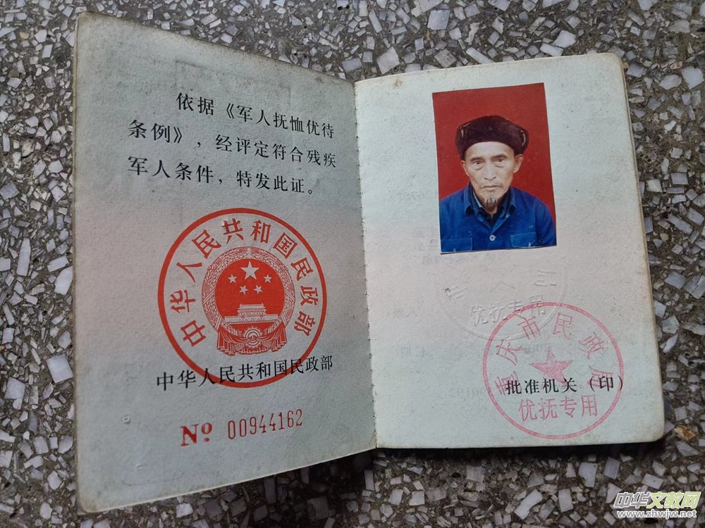 重慶酉陽縣小河鎮(zhèn)村民自發(fā)迎接志愿軍戰(zhàn)士遺骸回歸故里 重慶酉陽縣小河鎮(zhèn)村民自發(fā)迎接志愿軍戰(zhàn)士遺骸回歸故里
