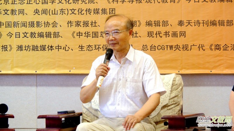 王謹(jǐn):心動才寫散文 ——在分論壇評點散文的發(fā)言 王謹(jǐn):心動才寫散文 ——在分論壇評點散文的發(fā)言