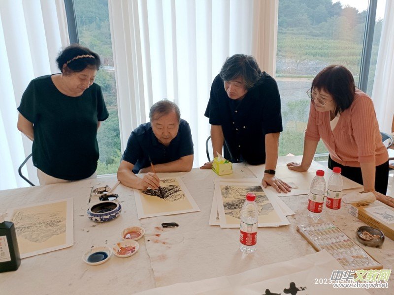 中華靳氏部分書(shū)畫(huà)名家南太行寫(xiě)生創(chuàng)作暨第四屆藝術(shù)研討會(huì)在王莽嶺三寶山莊舉行 中華靳氏部分書(shū)畫(huà)名家南太行寫(xiě)生創(chuàng)作暨第四屆藝術(shù)研討會(huì)在王莽嶺三寶山莊舉行