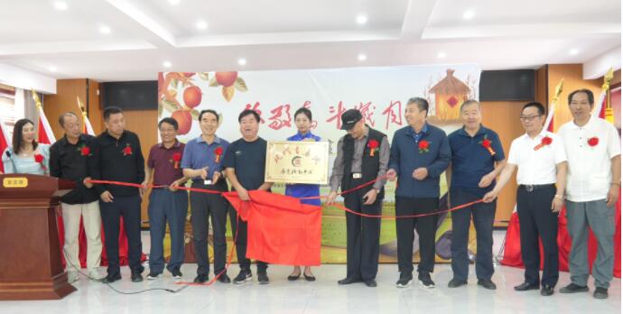 “致敬奮斗歲月”書畫名家邀請展開幕暨現(xiàn)代書畫網(wǎng)展覽活動中心揭牌 “致敬奮斗歲月”書畫名家邀請展開幕暨現(xiàn)代書畫網(wǎng)展覽活動中心揭牌
