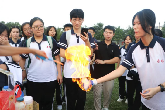 柴時鐘: 創(chuàng)新求進 科技強國 柴時鐘: 創(chuàng)新求進 科技強國