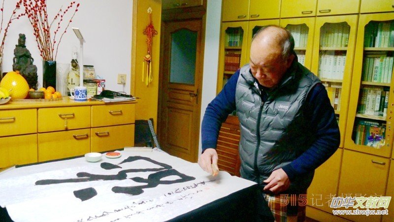 《書香墨韻》專訪著名書法家江鳥:要臨帖,把修養(yǎng)思想融進(jìn)去 《書香墨韻》專訪著名書法家江鳥:要臨帖,把修養(yǎng)思想融進(jìn)去