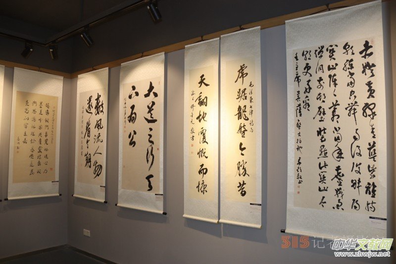 “緬懷領(lǐng)袖, 砥礪前進(jìn)”——紀(jì)念毛澤東同志誕辰130周年書(shū)法篆刻名家作品邀請(qǐng)展在上海中國(guó)書(shū)法院揭幕 “緬懷領(lǐng)袖, 砥礪前進(jìn)”——紀(jì)念毛澤東同志誕辰130周年書(shū)法篆刻名家作品邀請(qǐng)展在上海中國(guó)書(shū)法院揭幕