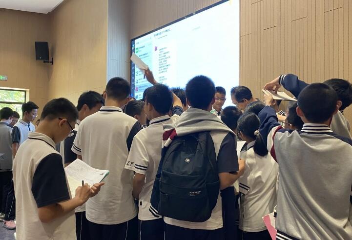 思維點撥促成長 妙筆生花文采揚——靳新國院長蒞臨永嘉中學附屬中學指導 思維點撥促成長 妙筆生花文采揚——靳新國院長蒞臨永嘉中學附屬中學指導