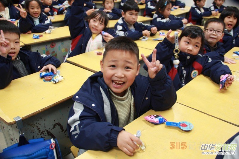 黃巖公安走進校園,為孩子們帶來生動形象的安全教育課 黃巖公安走進校園,為孩子們帶來生動形象的安全教育課