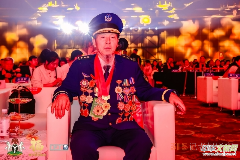 老中醫(yī)朱培于在 2025 第二屆中醫(yī)春晚分享從醫(yī)精神與初衷 老中醫(yī)朱培于在 2025 第二屆中醫(yī)春晚分享從醫(yī)精神與初衷