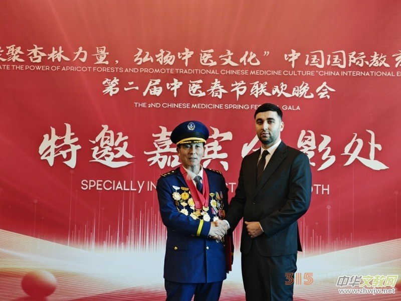 老中醫(yī)朱培于在 2025 第二屆中醫(yī)春晚分享從醫(yī)精神與初衷 老中醫(yī)朱培于在 2025 第二屆中醫(yī)春晚分享從醫(yī)精神與初衷