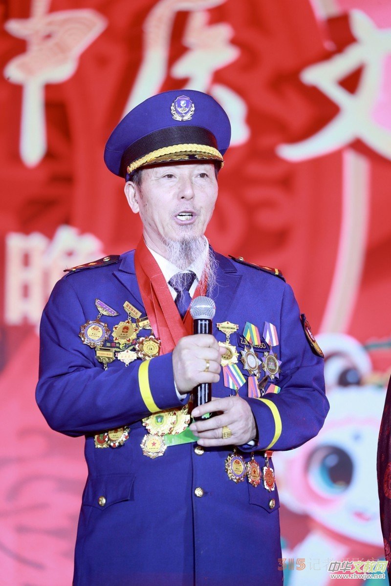 老中醫(yī)朱培于在 2025 第二屆中醫(yī)春晚分享從醫(yī)精神與初衷 老中醫(yī)朱培于在 2025 第二屆中醫(yī)春晚分享從醫(yī)精神與初衷