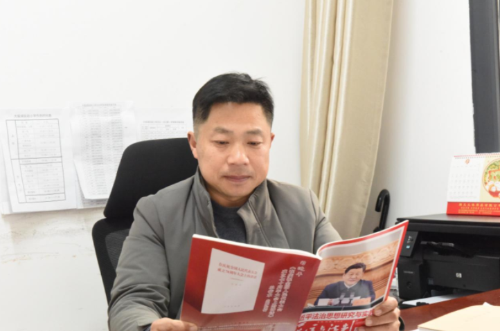 注重德育工作 培育時(shí)代新人 注重德育工作 培育時(shí)代新人