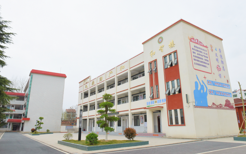以學生為中心,全面提升教育質(zhì)量 以學生為中心,全面提升教育質(zhì)量