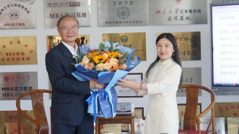 王謹(jǐn)在北大縱橫共話家國(guó)情懷,倡導(dǎo)新聞文學(xué)時(shí)代新風(fēng) 王謹(jǐn)在北大縱橫共話家國(guó)情懷,倡導(dǎo)新聞文學(xué)時(shí)代新風(fēng)