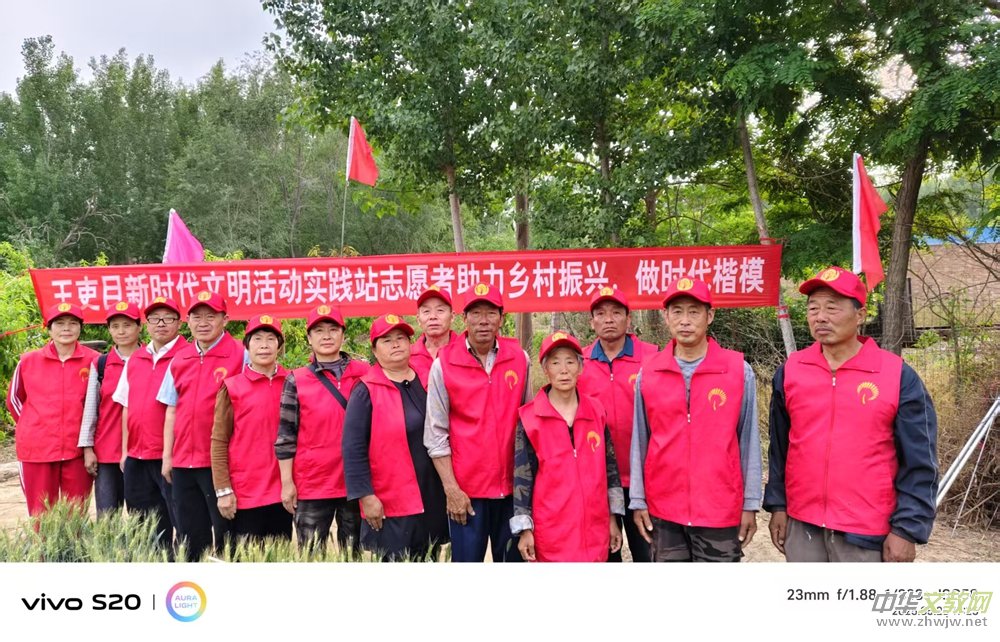 德州保店鎮(zhèn):志愿紅助力黃桃基地疏果 共繪鄉(xiāng)村振興新圖景 德州保店鎮(zhèn):志愿紅助力黃桃基地疏果 共繪鄉(xiāng)村振興新圖景