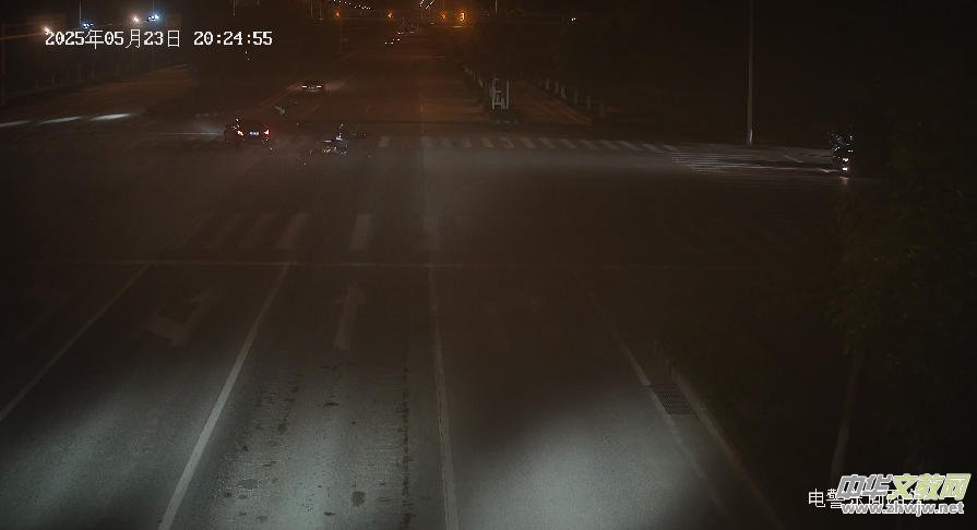 河北大廠:一奔馳車紅綠燈超速致兩名高中生殞命 河北大廠:一奔馳車紅綠燈超速致兩名高中生殞命