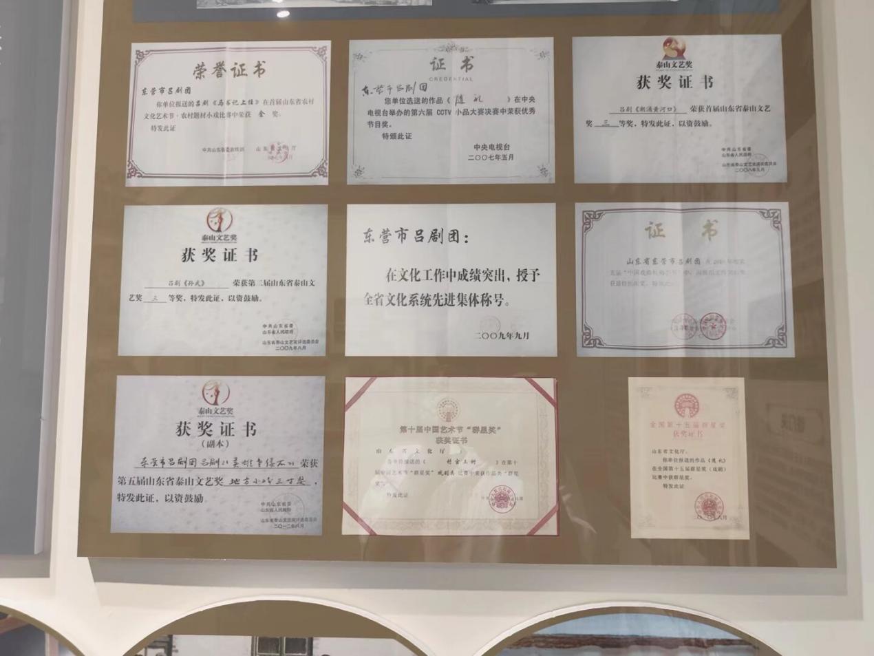 戲韻傳薪火,青春潤鄉(xiāng)土——“小海螺” 青春志愿服務隊為非遺傳承呂劇注入青春思考 戲韻傳薪火,青春潤鄉(xiāng)土——“小海螺” 青春志愿服務隊為非遺傳承呂劇注入青春思考