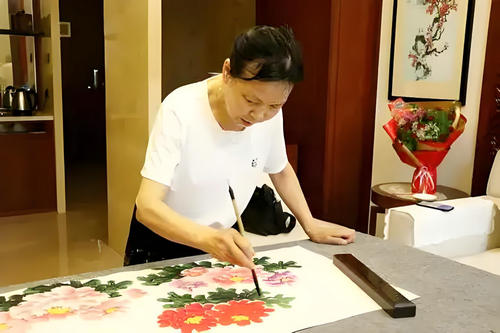 紀(jì)念抗戰(zhàn)勝利80周年:韓三平國畫藝術(shù)綻放光輝歲月 紀(jì)念抗戰(zhàn)勝利80周年:韓三平國畫藝術(shù)綻放光輝歲月
